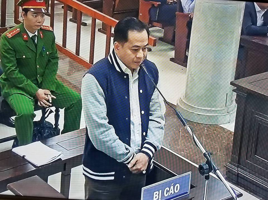 Bị cáo Phan Văn Anh Vũ cho rằng đời mình làm việc, 8 phần tốt, 2 phần xấu.