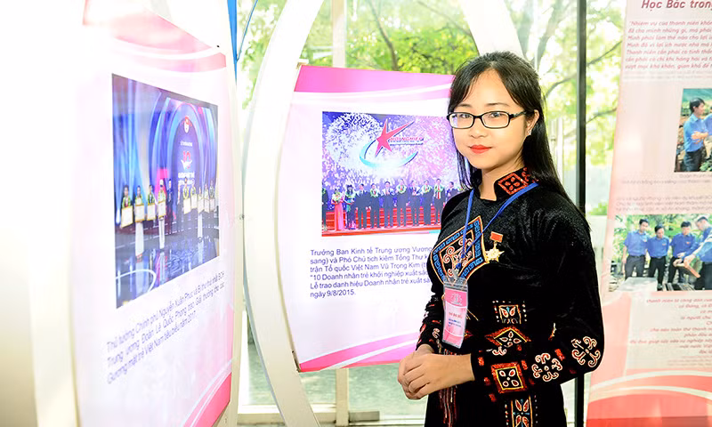 Mông Cẩm Tú giành nhiều giải thưởng tại các kỳ thi Học sinh giỏi