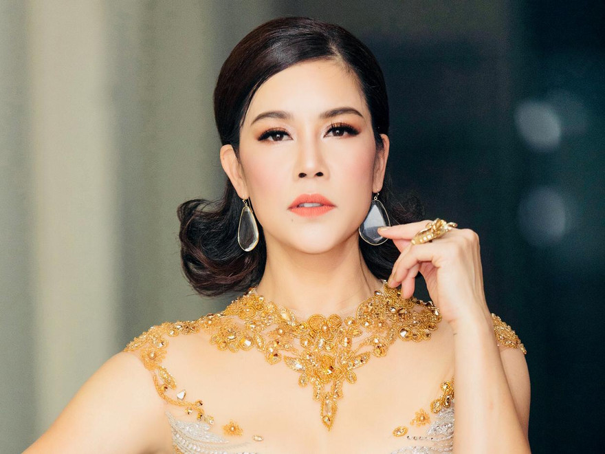 Ca sĩ Thu Phương livestream hát từ Mỹ, quyên góp 100 triệu đồng chống dịch