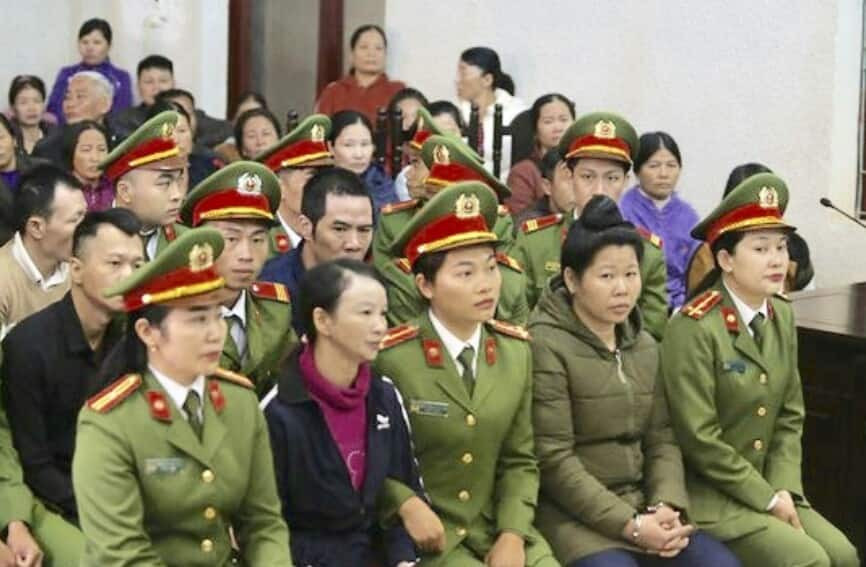 Các bị cáo tại tòa.