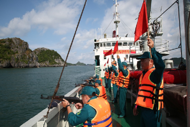 Lực lượng dân quân tự vệ làm nhiệm vụ trên biển. Ảnh Tạp chí Quốc phòng toàn dân.