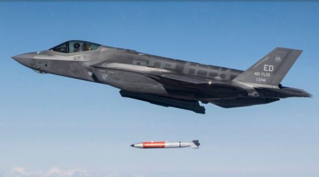 hình ảnh F-35 thả bom hạt nhân B61-12