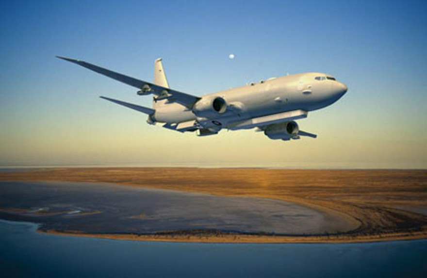 Chiếc P-8 Poseidon với radar AAS khổng lồ dưới bụng
