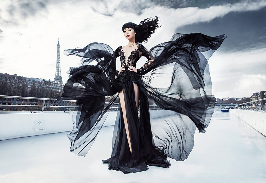 Siêu mẫu Việt 'khuấy đảo' sàn diễn Haute Coutre 2017 trên sông Seine