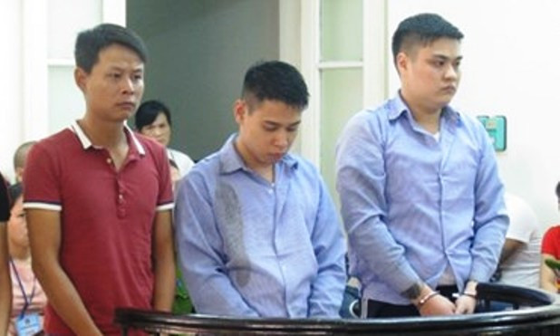 Các đối tượng tại phiên toà. Ảnh LV