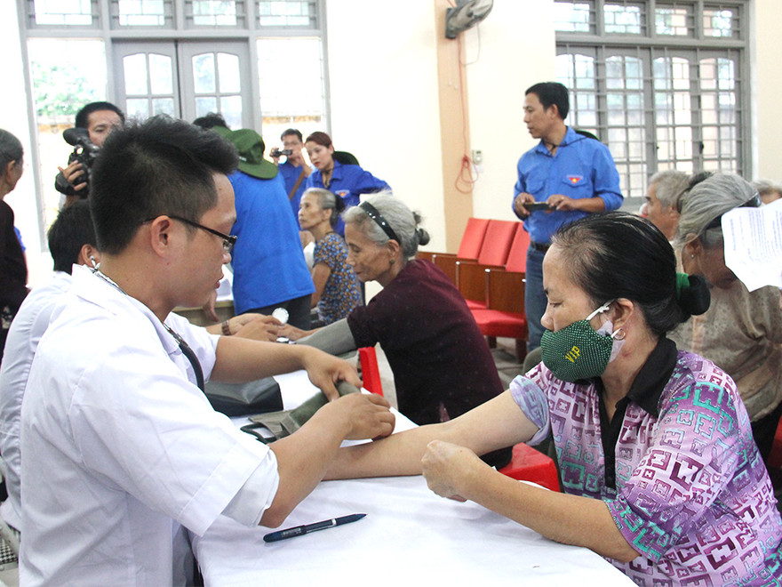 Hoạt động khám bệnh, phát thuốc miễn phí trong chương trình