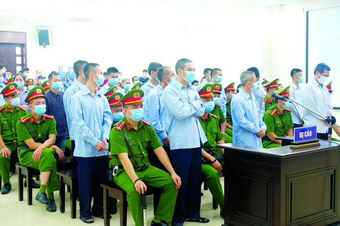 Các bị cáo tại tòa.