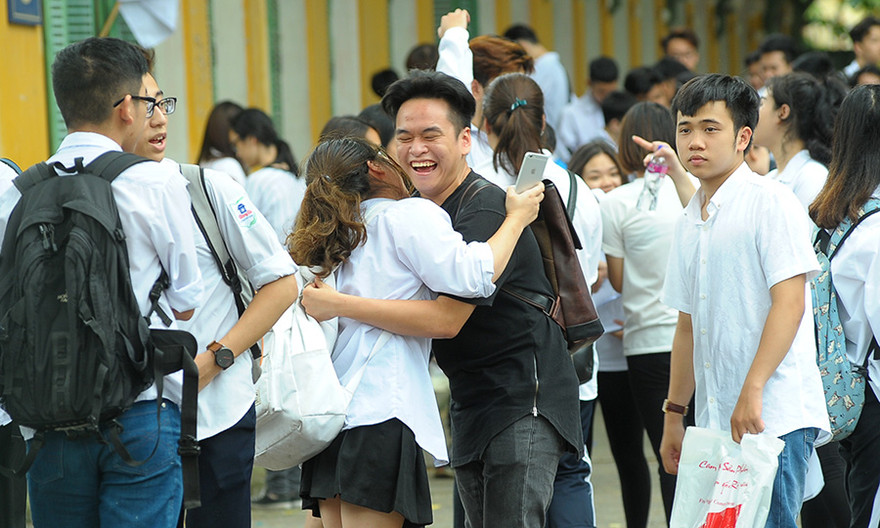 Kết thúc thi ngoại ngữ: Ngập tràn nụ cười trường thi