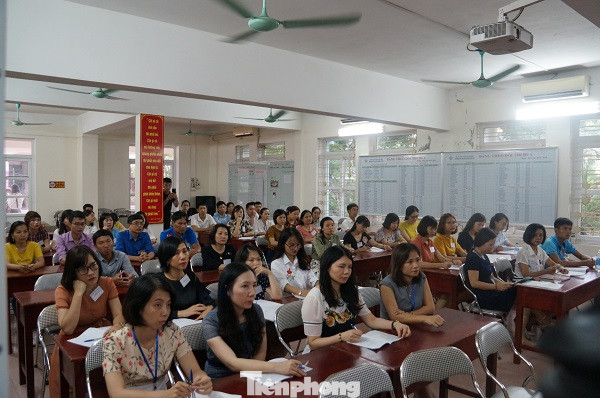 Phổ biến quy chế, nghiệp vụ cho các cán bộ coi thi.