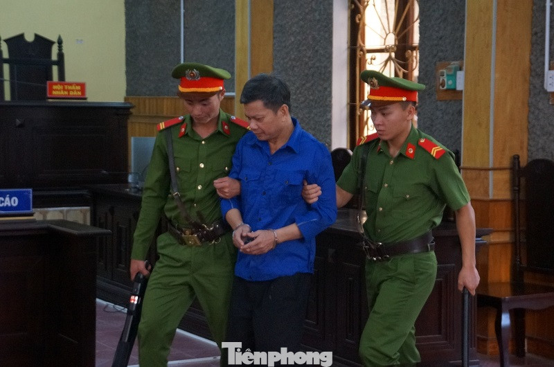 Bị cáo Lò Văn Huynh khai có nhận 1 tỷ đồng từ ông Nguyễn Minh Khoa để nâng điểm cho 2 thí sinh