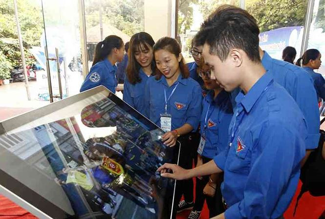 Với chủ đề "Jumping to 4.0”, chương trình năm nay tập trung vào phát triển các ứng dụng nền tảng công nghệ số và tích hợp tất cả các công nghệ thông minh. (Ảnh minh hoạ)