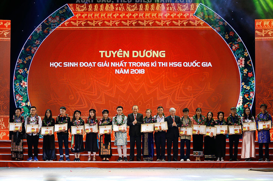 Tuyên dương 166 học sinh sinh viên dân tộc thiểu số xuất sắc tiêu biểu