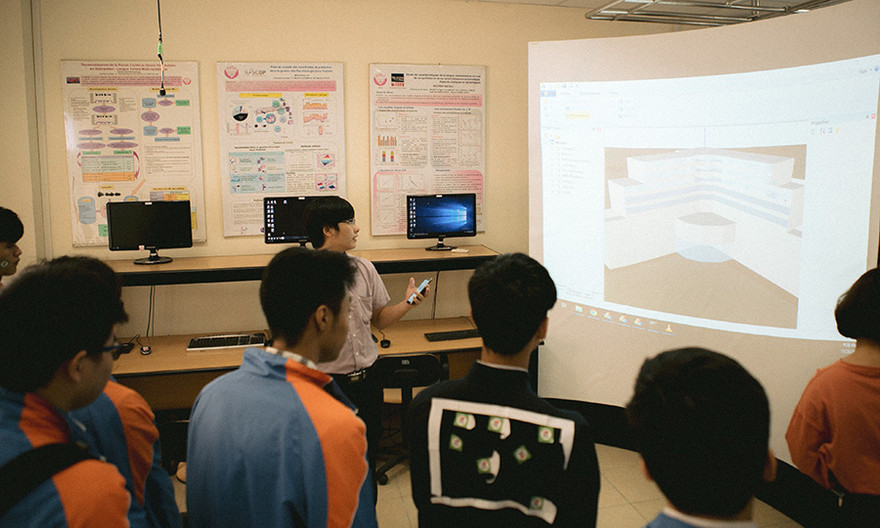 Hơn 200 học sinh trải nghiệm 'tour' đại học định hướng tương lai