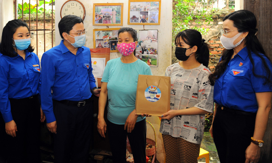 64 cửa hàng bình ổn giá, nghìn việc làm trực tuyến vượt dịch