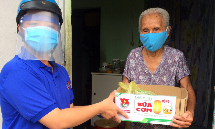 Triển khai 'Bữa cơm 0 đồng' trao người bán vé số đến khi nào hết kinh phí