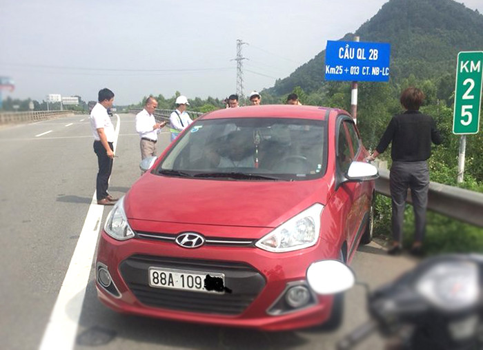 Chiếc xe chạy ngược chiều trên cao tốc Nội Bài - Lào Cai chiều 10/9