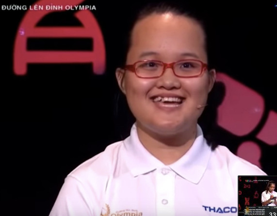 nữ sinh Bùi Hậu Giang (THPT chuyên Lê Quý Đôn, Đà Nẵng) giành vòng nguyệt quế với số điểm ấn tượng 330