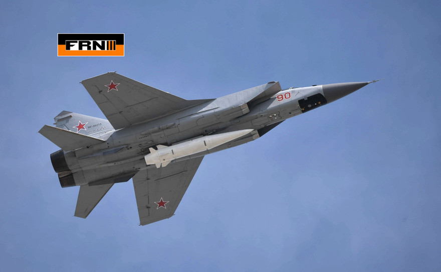 Máy bay tiêm kích MiG-31 mang theo một tên lửa siêu thanh