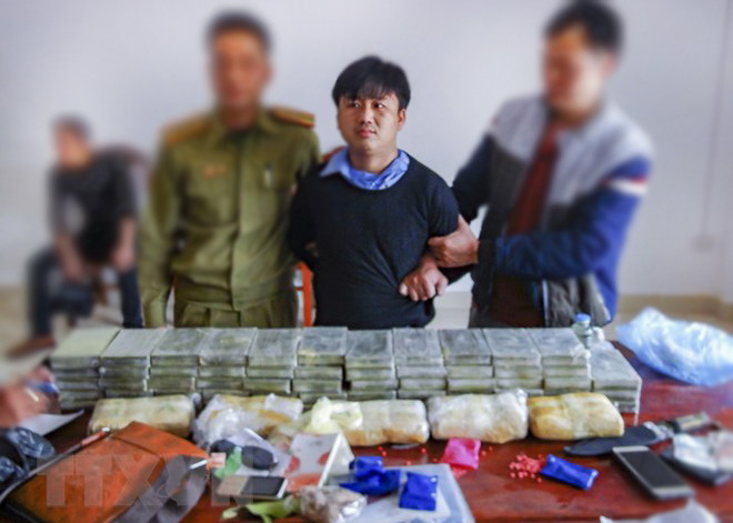 Đối tượng Giàng A Tú cùng tang vật bị bắt giữ trong chuyên án 028LV. Ảnh: NVCC