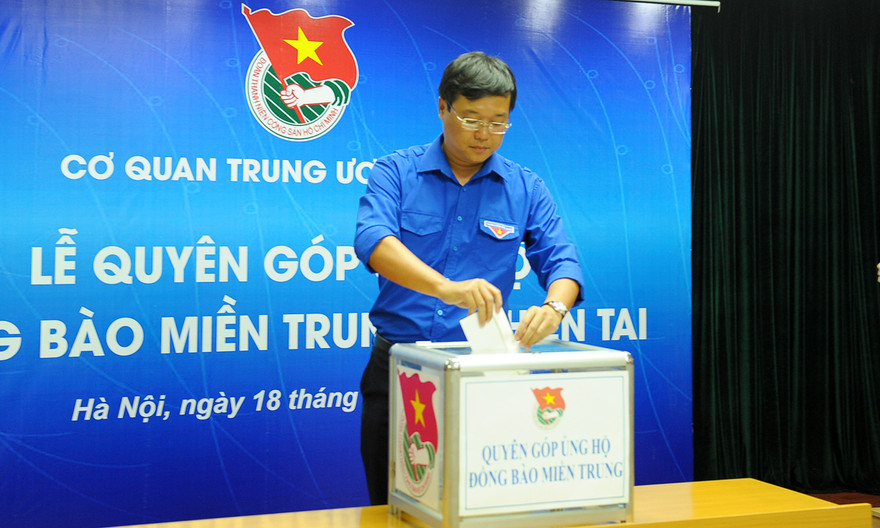 Bí thư thứ nhất T.Ư Đoàn ủng hộ tại lễ phát động