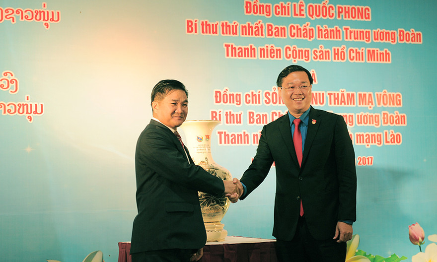 Bí thư thứ nhất T.Ư Đoàn TNCS Hồ Chí Minh Lê Quốc Phong và Bí thư T.Ư Đoàn TNNDCM Lào Sỏn-Thạ-Nu-Thăm-Mạ-Vông hội đàm sáng 6/9