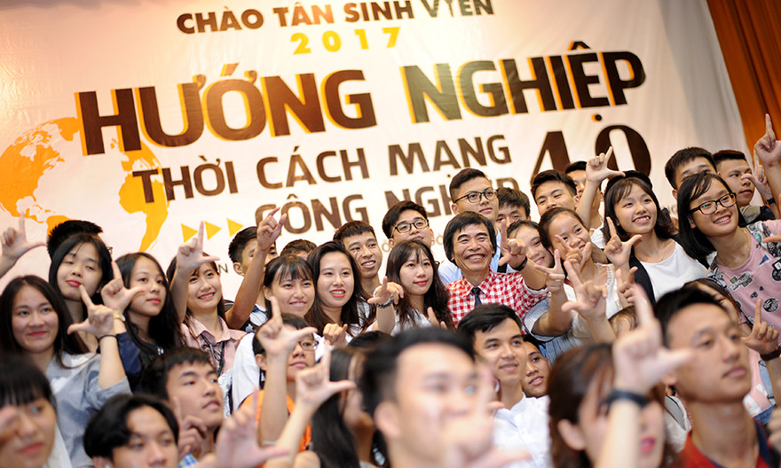 Đông đảo các bạn trẻ tham dự chương trình hướng nghiệp thời cách mạng công nghiệp 4.0