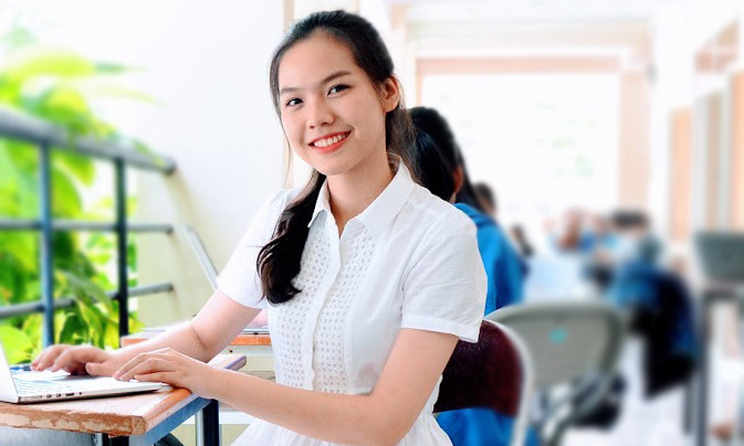 Đặng Linh Chi là một trong số những tình nguyện viên phục vụ tại APEC (ảnh: NVCC)