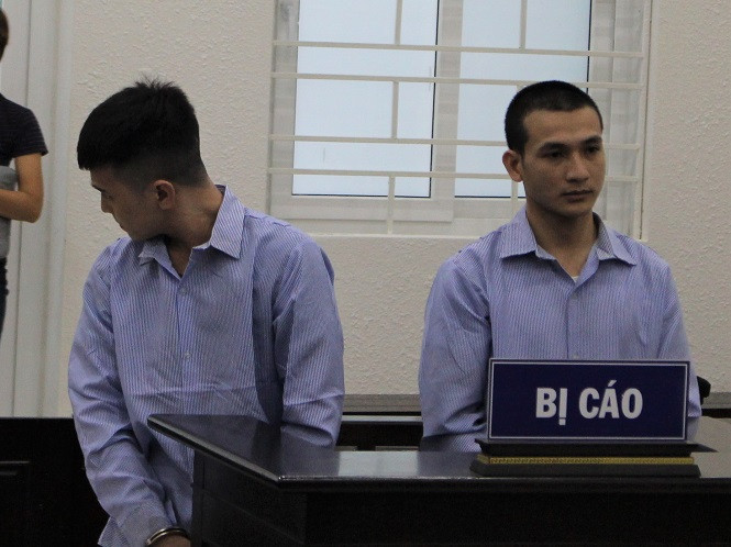 Các bị cáo đã bán cô gái cùng quê vào ổ mại dâm ở Trung Quốc.