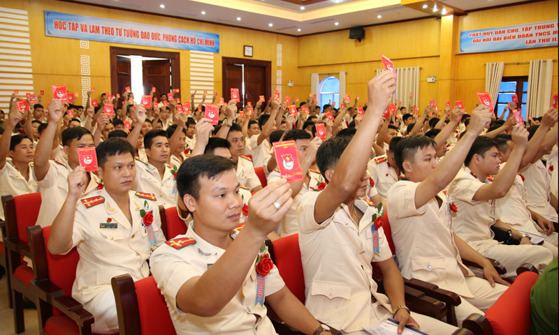 Tiến hành biểu quyết tại Đại hội.