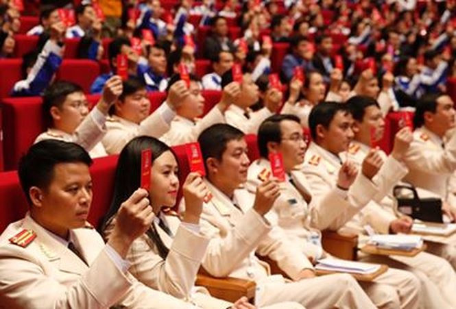 Các đại biểu biểu quyết tại Đại hội. ẢNh: Như Ý