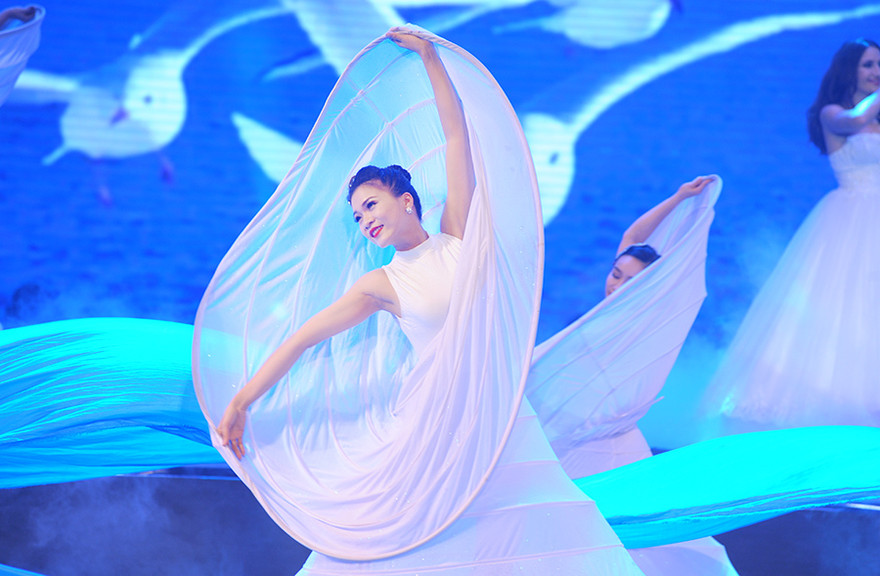 Những màn nghệ thuật đẹp mắt và hoành tráng về 'đất-nước-lửa-khí' 