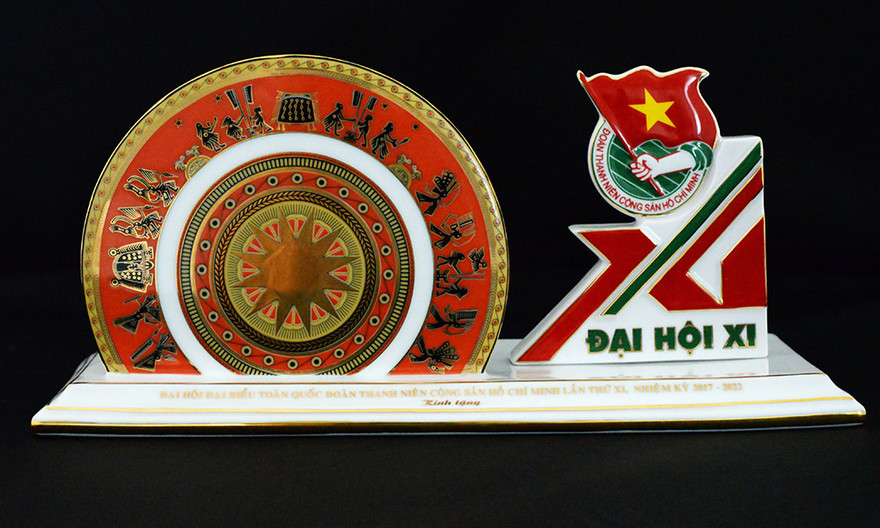 Hộp cắm bút bằng sứ tặng đại biểu