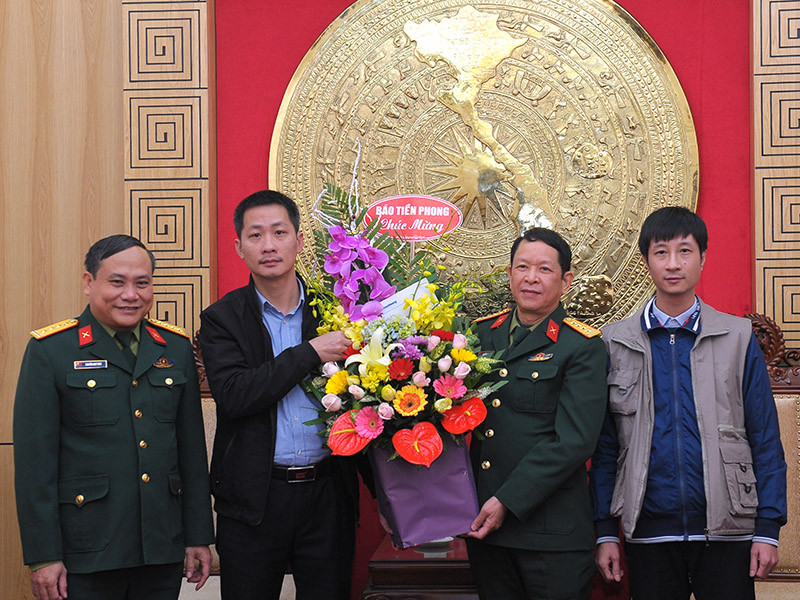 Đại tá Nguyễn Văn Tín - Phó Cục trưởng Cục Tuyên huấn cảm ơn Báo Tiền Phong luôn sát cánh, đồng hành cùng người lính trên mọi miền Tổ quốc