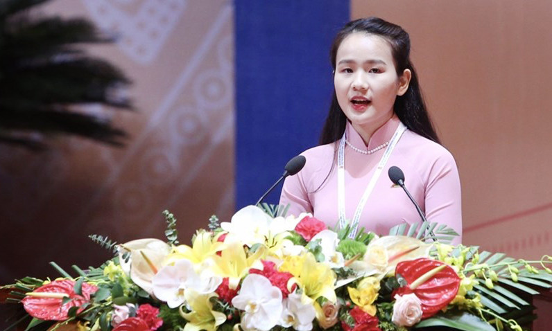 Chu Thị Ngọc Hảo đọc tâm thư của Đại hội Đoàn toàn quốc gửi tới tuổi trẻ toàn quốc. Ảnh: NVCC