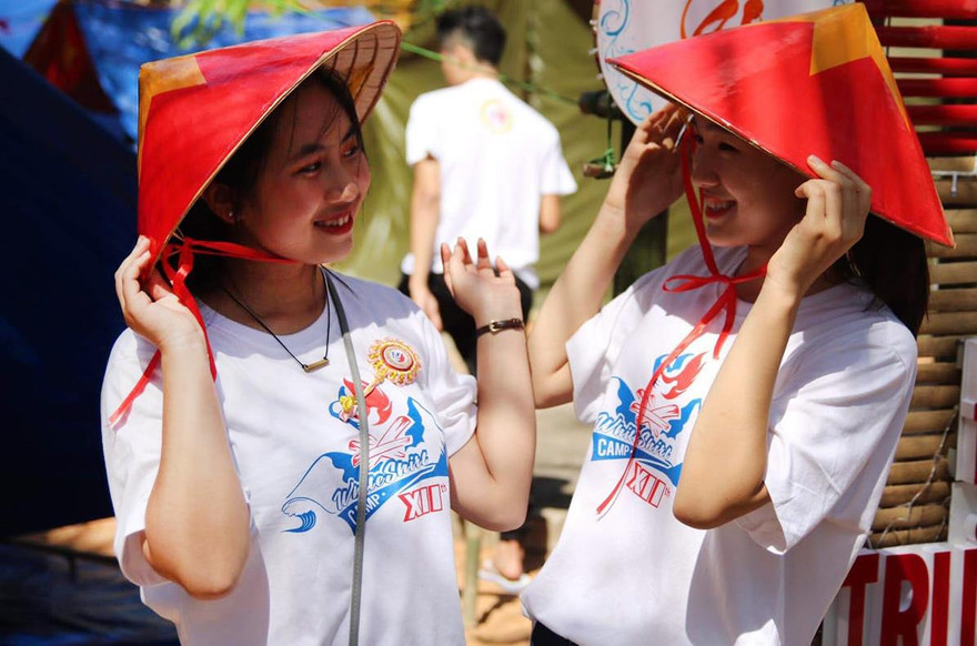 Thí sinh Olympia gây bão mạng vì xinh đẹp, hát hay, đàn giỏi