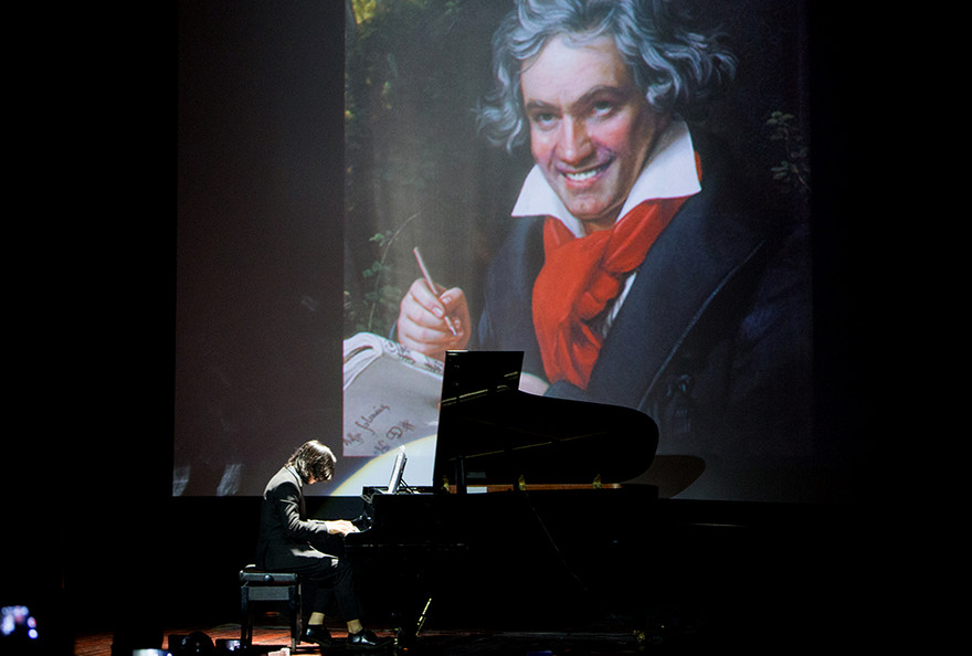 Học sinh trường Amsterdam diễn âm nhạc gây quỹ vì trẻ em khó khăn