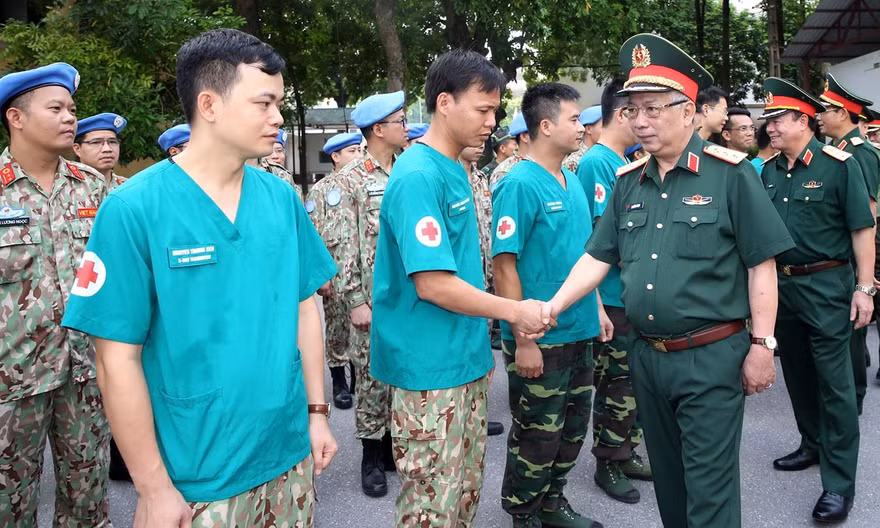 Thượng tướng Nguyễn Chí Vịnh thăm mô hình Bệnh viện dã chiến cấp 2 số 2