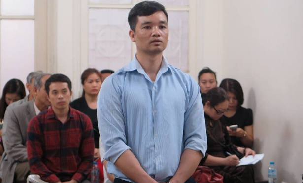 Tại tòa, Kiên kêu oan.