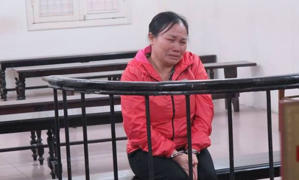 Đinh Thị Bảy bật khóc tại toà.