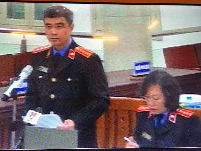 Đại diện VKSND tham gia đối đáp tại tòa.