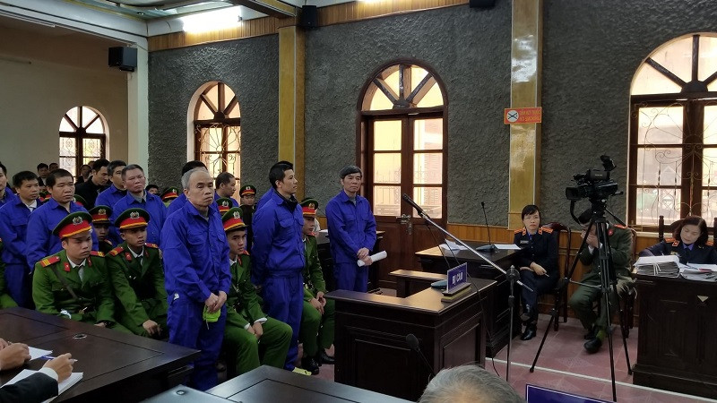 Có 2 bị cáo vắng mặt trong phiên tòa.