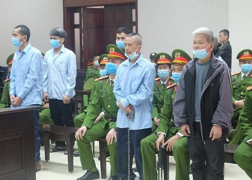 Các bị cáo tại tòa phúc thẩm.