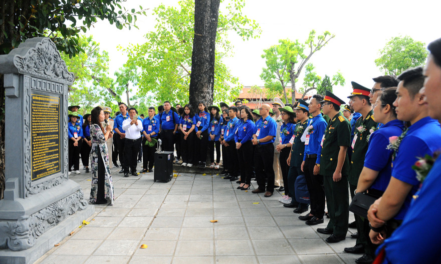Đại biểu thanh niên ôn lại lịch sử phong trào Xô viết Nghệ Tĩnh