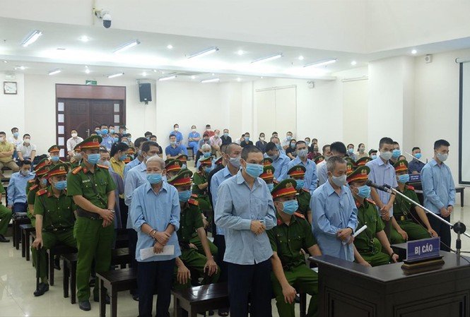 Các bị cáo tại tòa sơ thẩm.