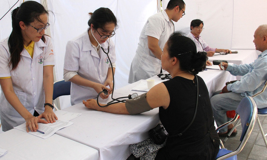 Việt Nam có hai kỷ lục về lượng người khám bệnh và đi bộ trong một ngày