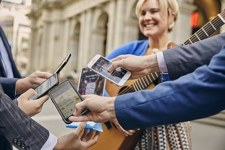 Hát rong Australia nhận tiền ảo, thanh toán điện tử