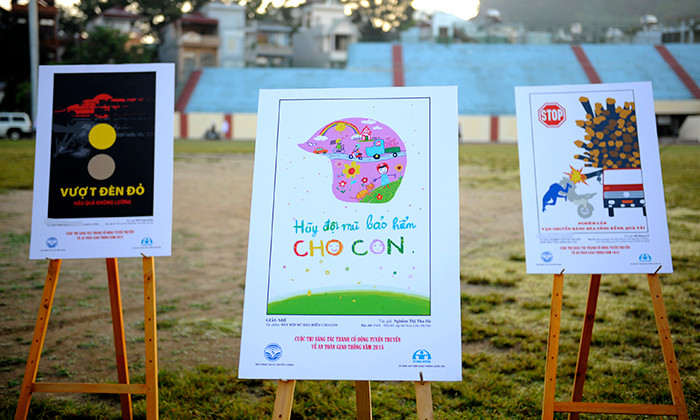 Độc đáo văn hóa giao thông qua góc nhìn tranh cổ động