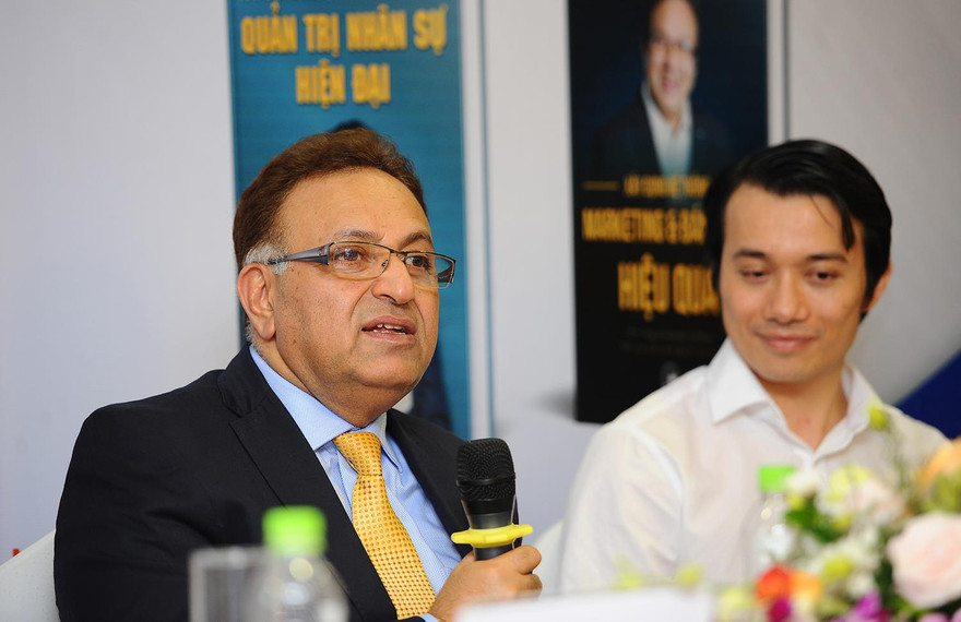 TS Alok Bharawaj chia sẻ tại buổi giao lưu