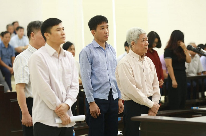 Các bị cáo tại tòa phúc thẩm.