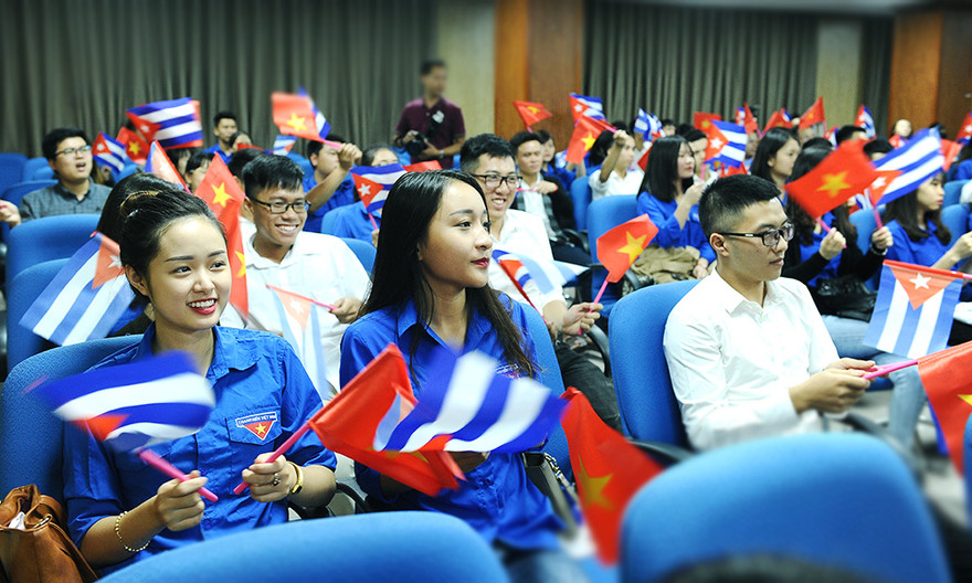 Bí thư thường trực T.Ư Đoàn Nguyễn Anh Tuấn tiếp Bí thư T.Ư Đảng Cộng sản Cuba, Trưởng ban Khoa học, Giáo dục và Thể Thao Trung ương Olga Lidia Tapia Iglesia. Ảnh: Xuân Tùng